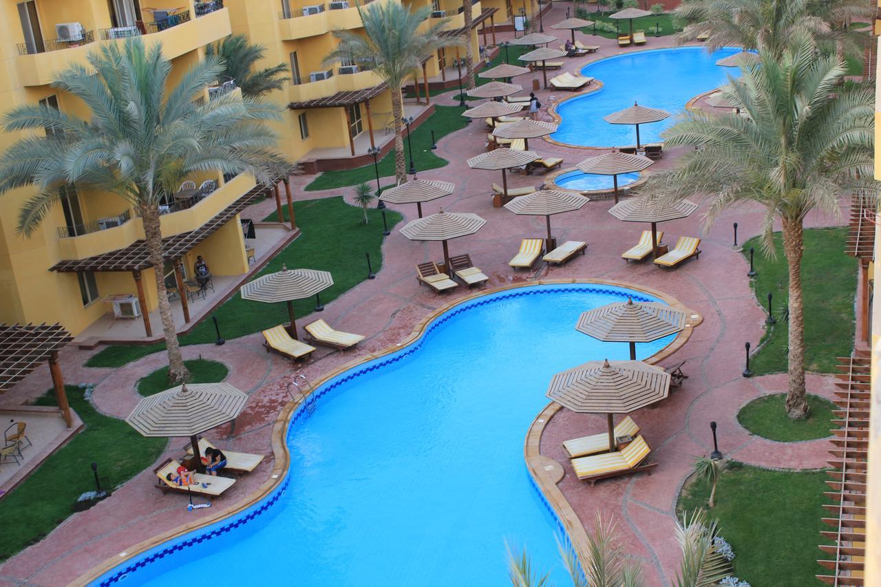 Pool View Apartment At British Resort - Unit 02 Hurghada Bagian luar foto