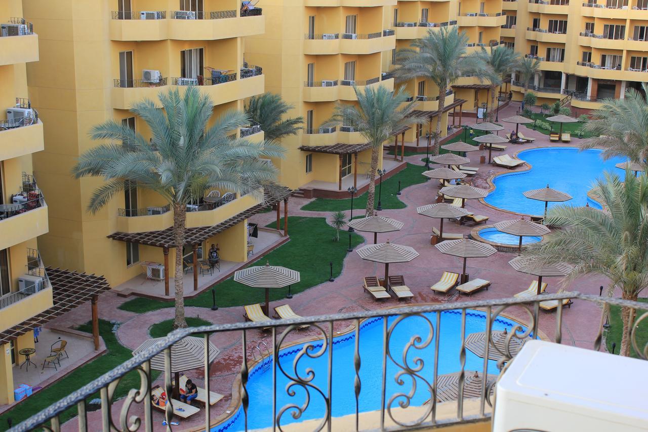 Pool View Apartment At British Resort - Unit 02 Hurghada Bagian luar foto