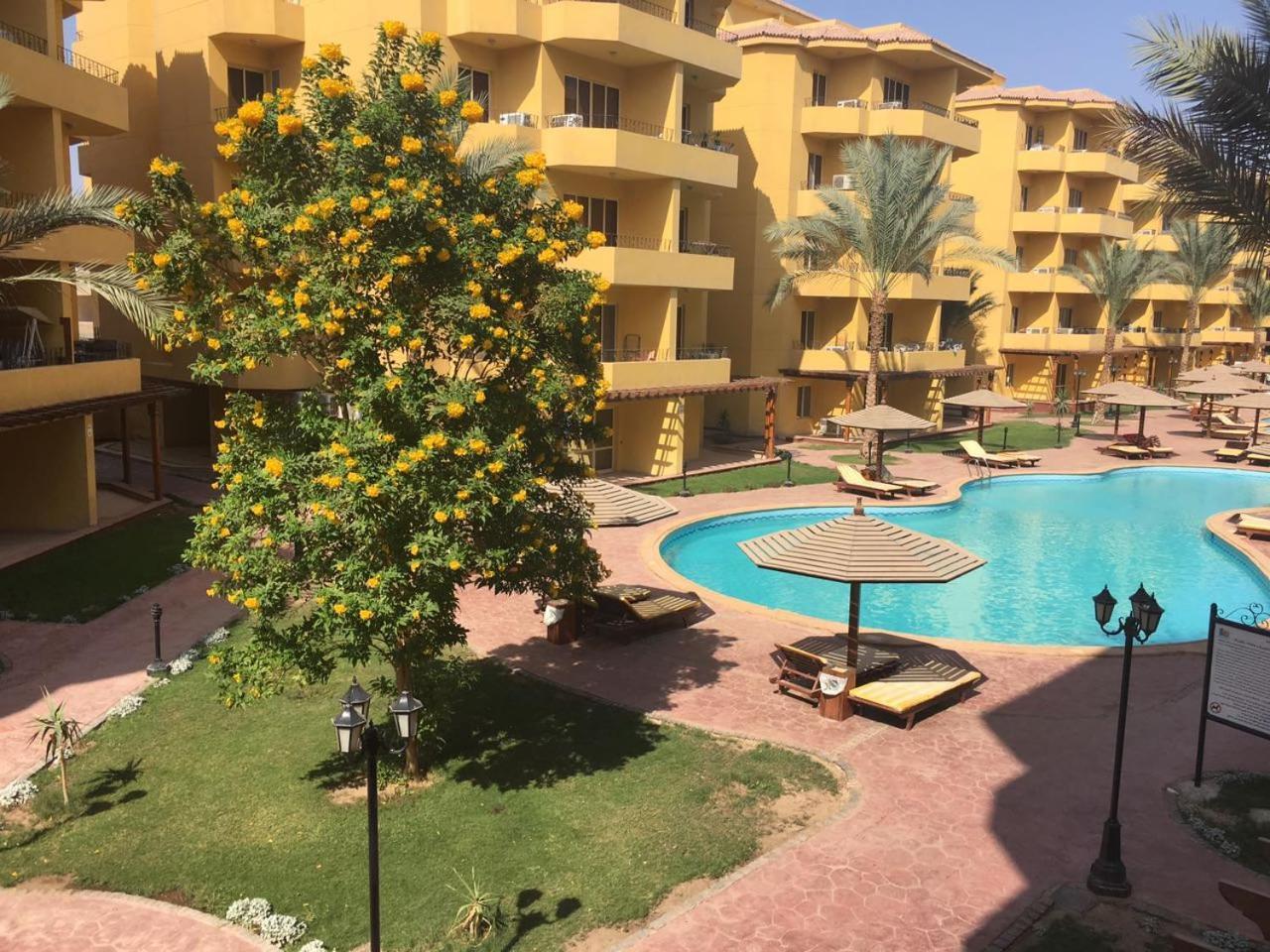 Pool View Apartment At British Resort - Unit 02 Hurghada Bagian luar foto