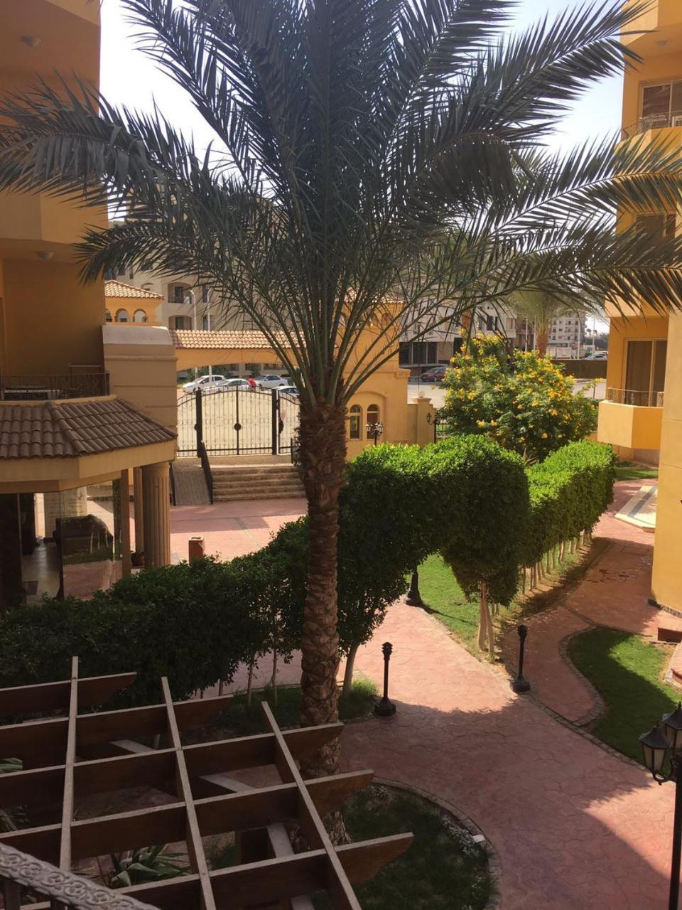 Pool View Apartment At British Resort - Unit 02 Hurghada Bagian luar foto